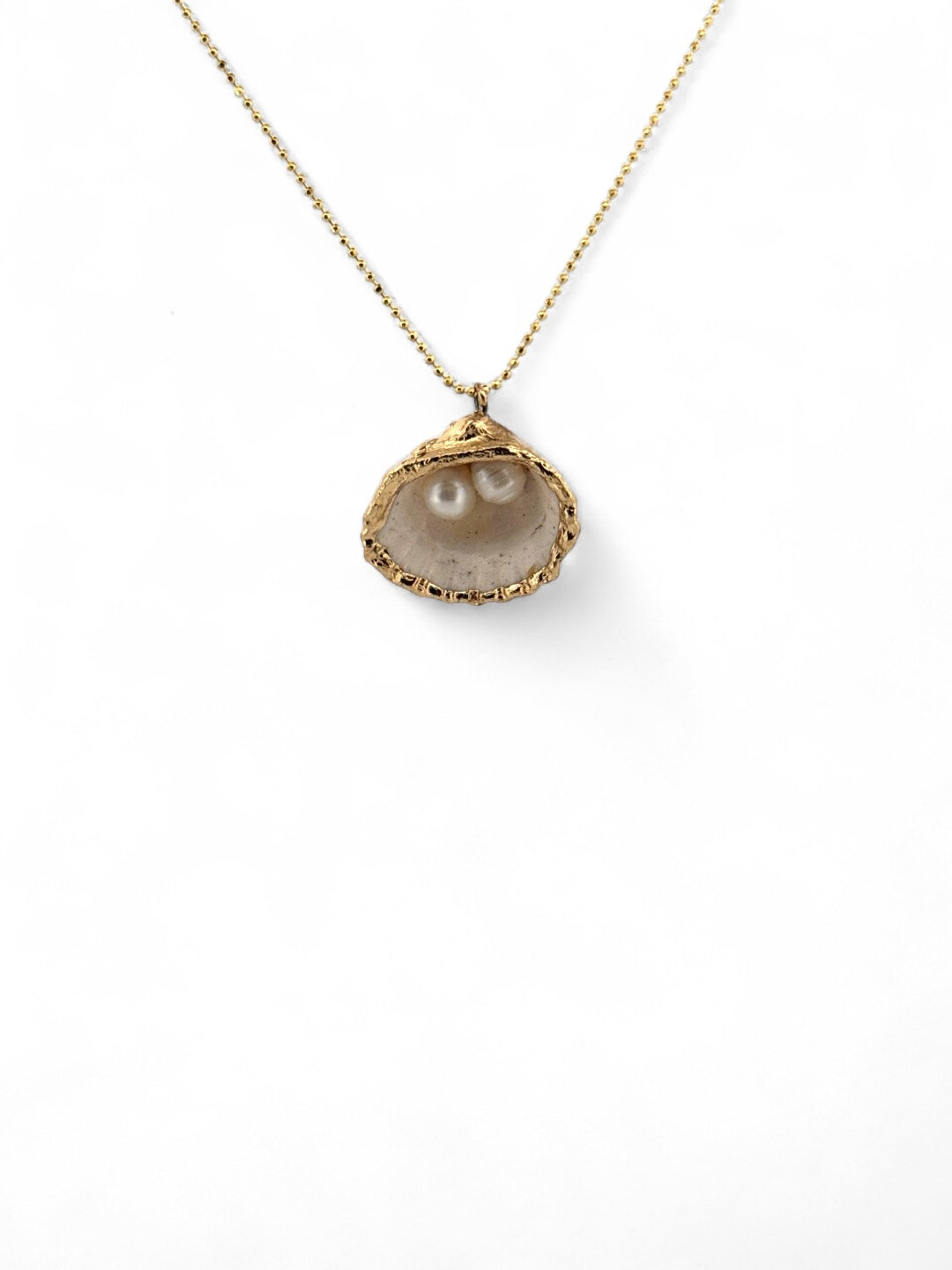 Minimal gold necklace with two freshwater pearls on a delicate chain from Carolina Benoit