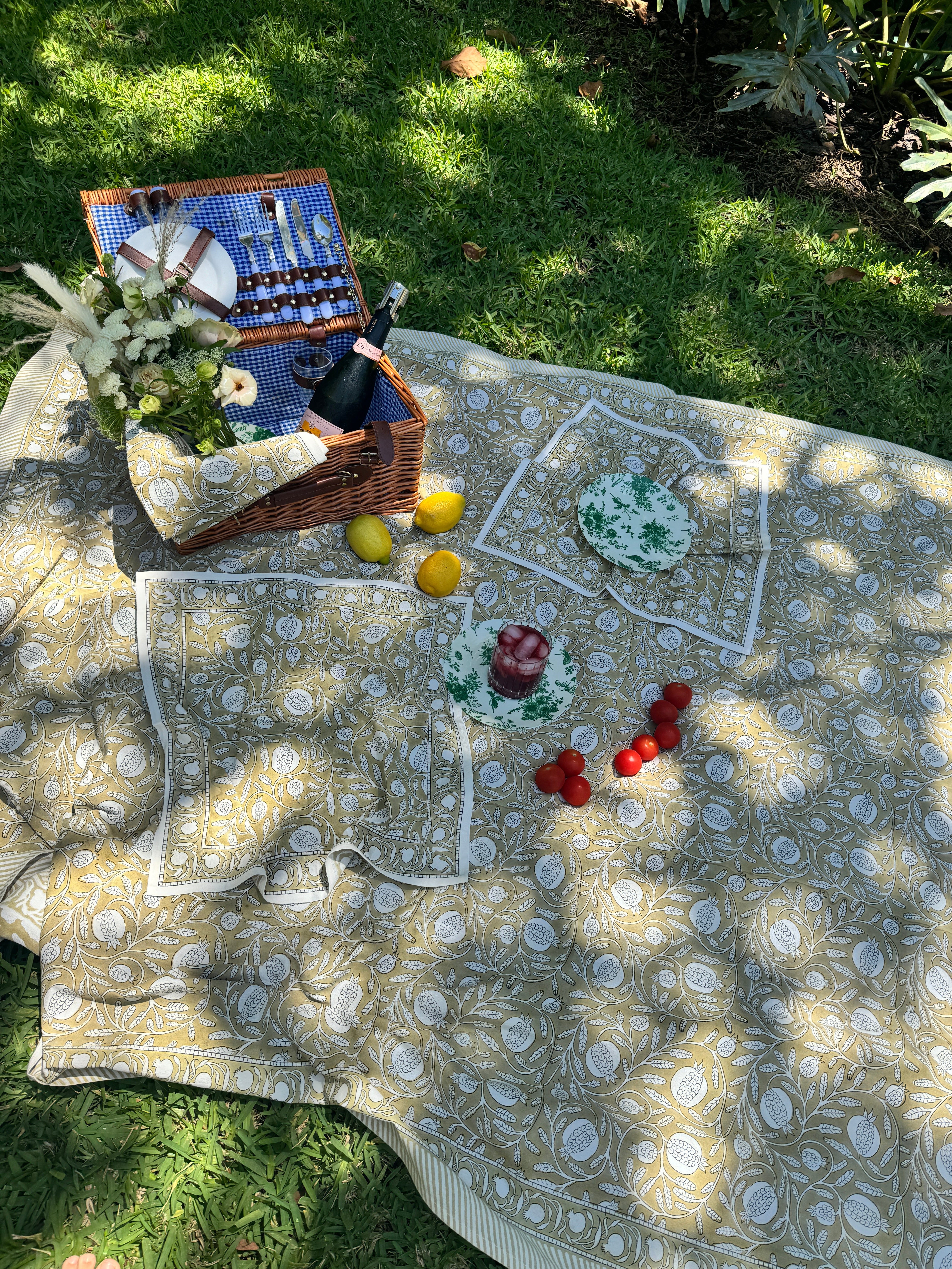 Handblock Printed Pomegranate Picnic Blanket – Carolina Benoit