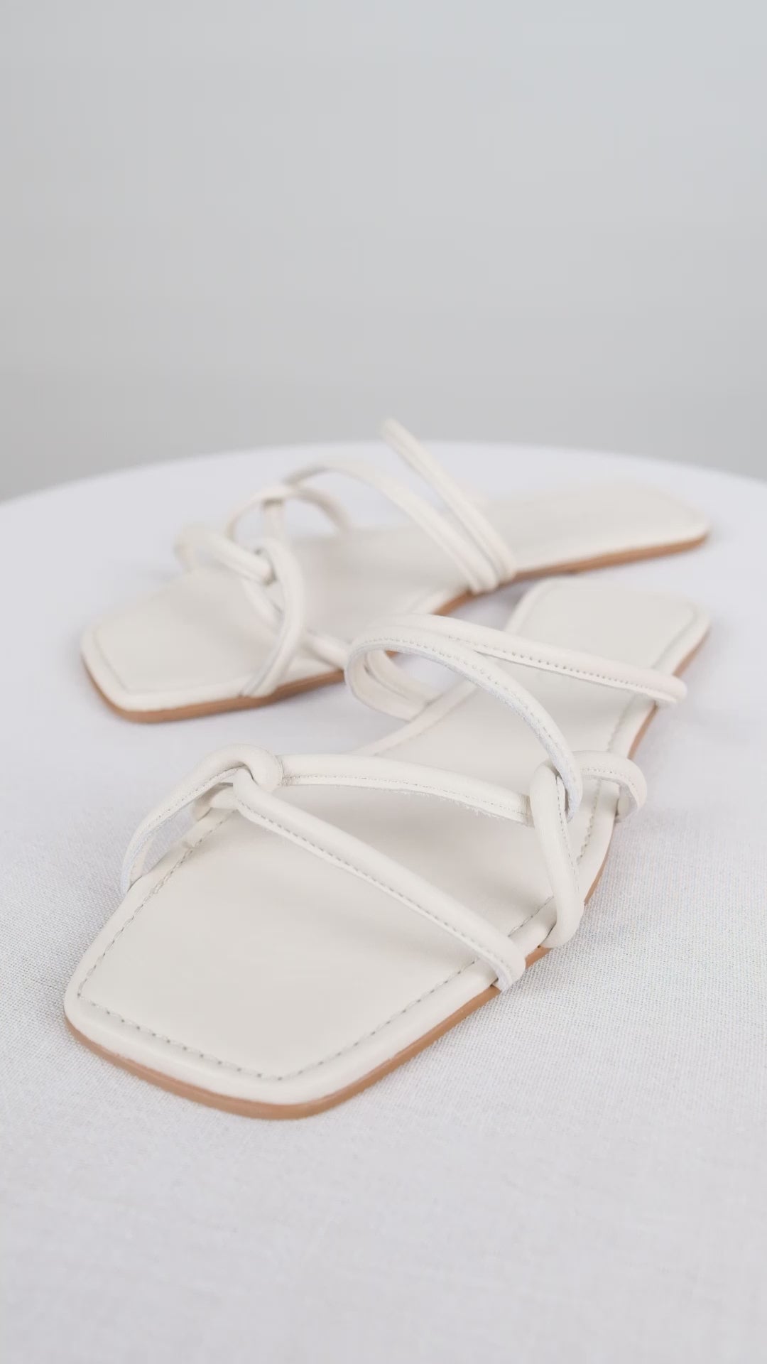 Maneo Lisa Slide Creme Leather Sandal